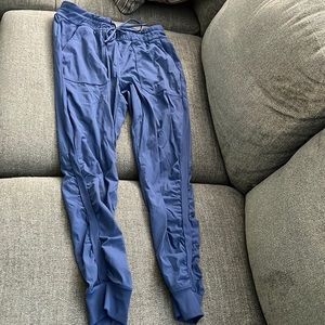 Lululemon joggers size 10